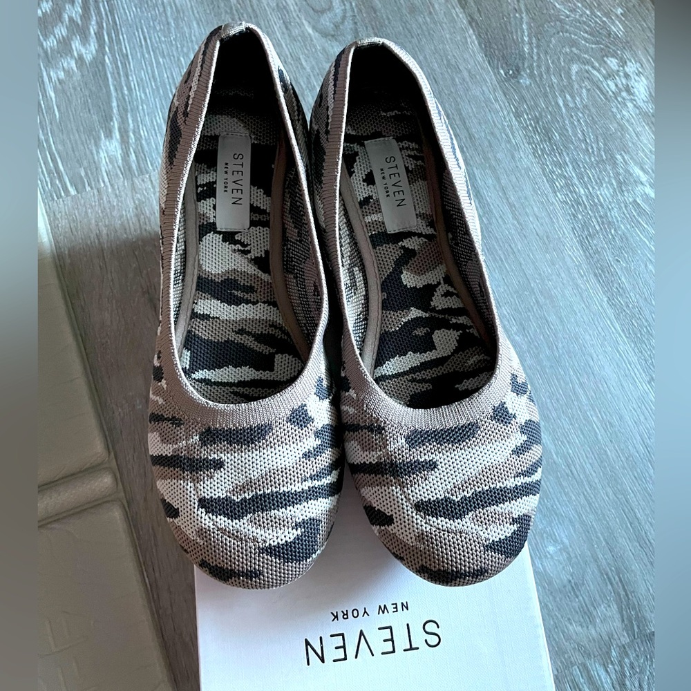 NWT Steven by Steve Madden gray camo Bandour ballet flats.